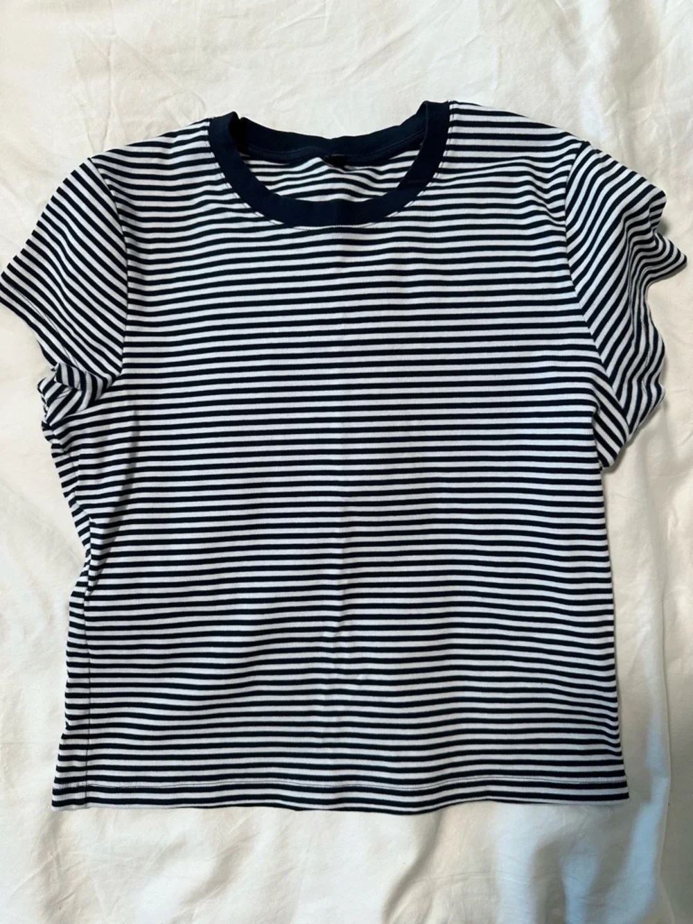 Uniqlo Navy and White Striped Short-Sleeve Tee - Picture 1 of 3